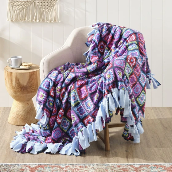 fleece-tie-blankets-2.webp