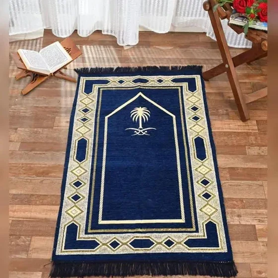 portable-mosque-prayer-carpet-durable-and-lightweight-2.webp