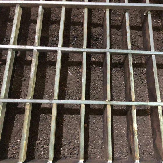 flat-grating-interlock-2.webp