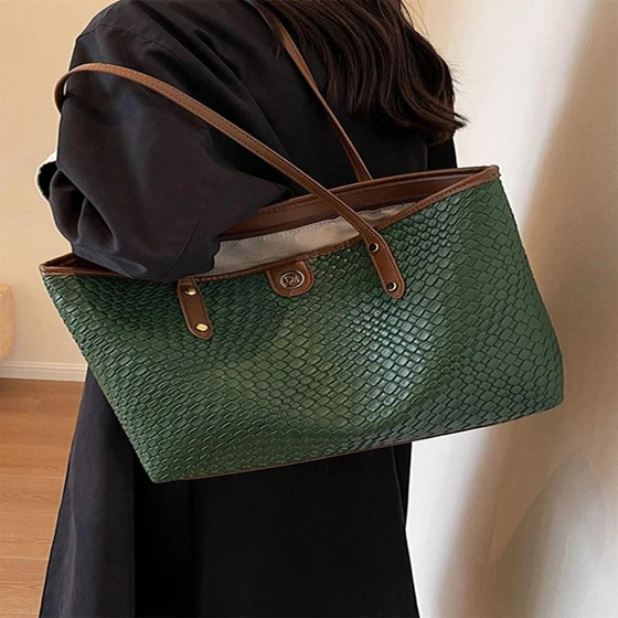 zipper-leather-handbag-2.webp