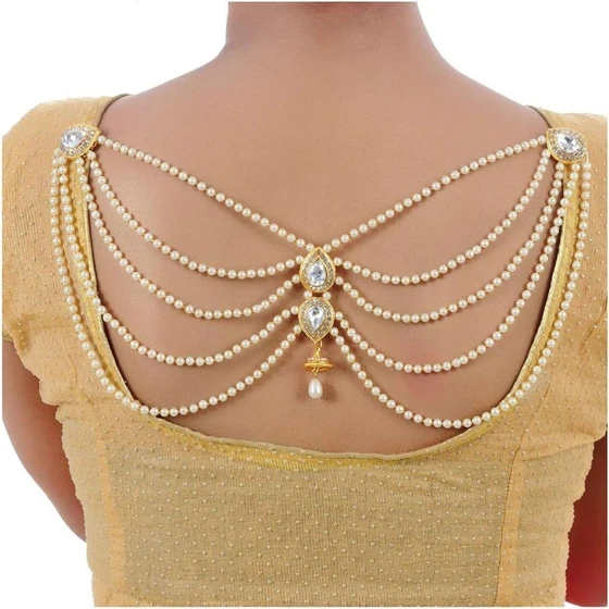 blouse-designer-brooch-2.webp