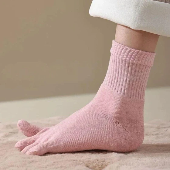 terry-thumb-socks-2.webp