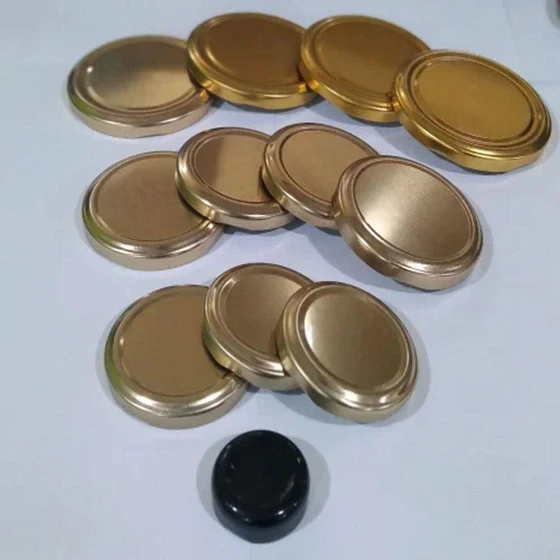 plain-gold-lug-caps-2.webp