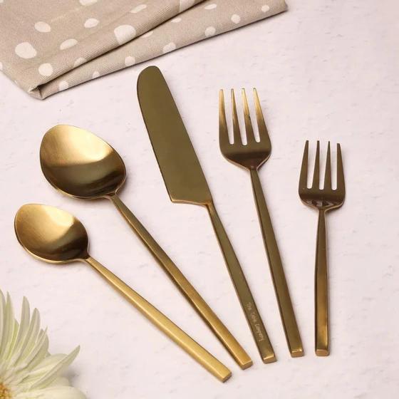 gold-cutlery-set-2.webp