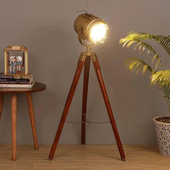 decor-studio-lamp-1.webp