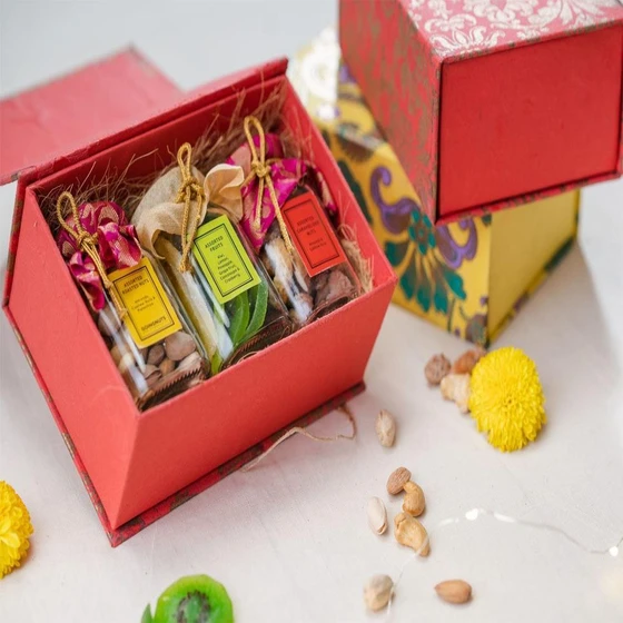 gift-festive-box-2.webp