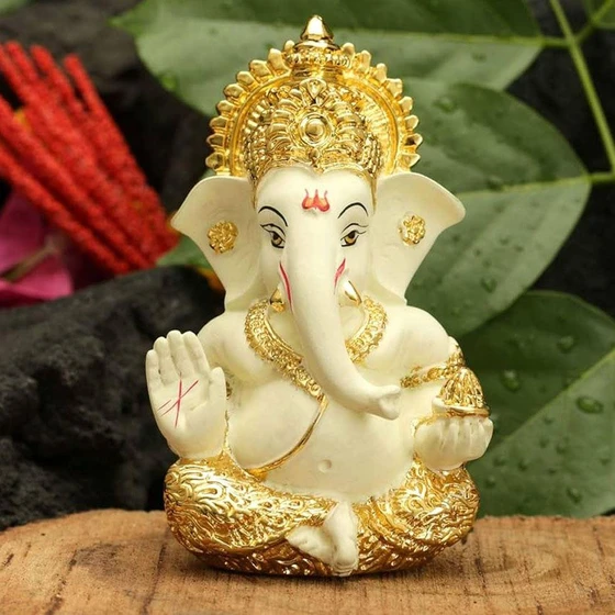 plated-ganesha-statue-2.webp