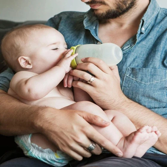 feeding-baby-bottle-2.webp