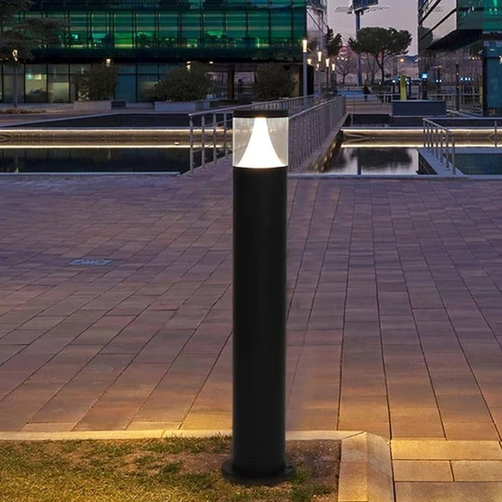gate-bollard-light-2.webp