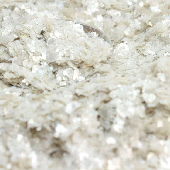 white-mica-flake-2.webp