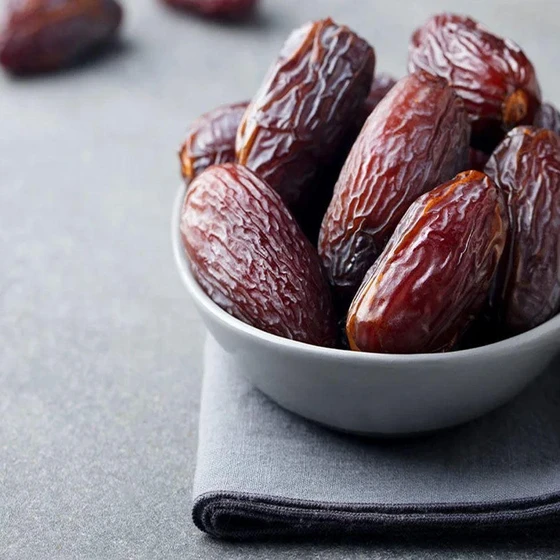 natural-raw-date-2.webp