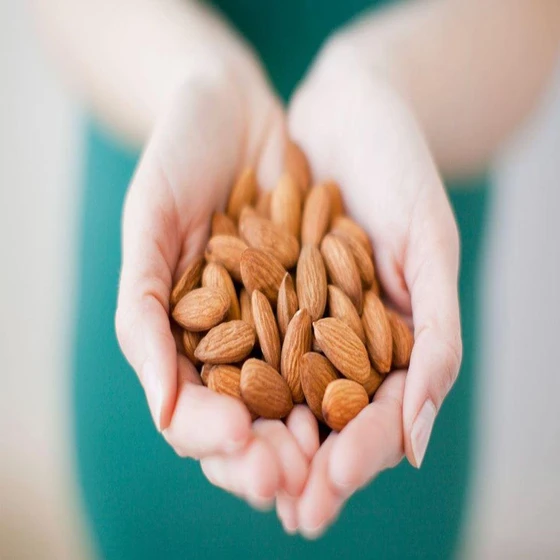 high-nutrition-almond-2.webp