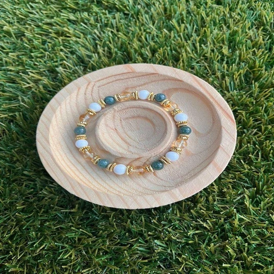 white-conch-bangle-2.webp