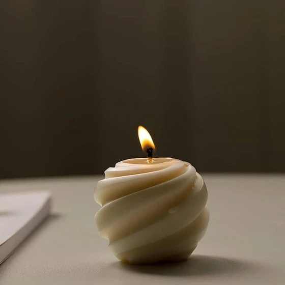 decorative-ball-candle-2.webp