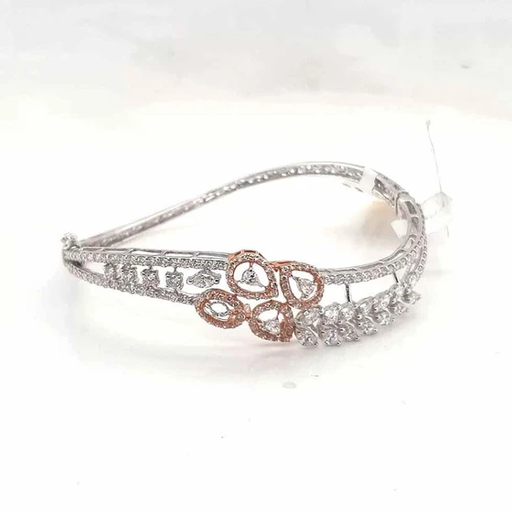 women-diamond-bracelets-2.webp