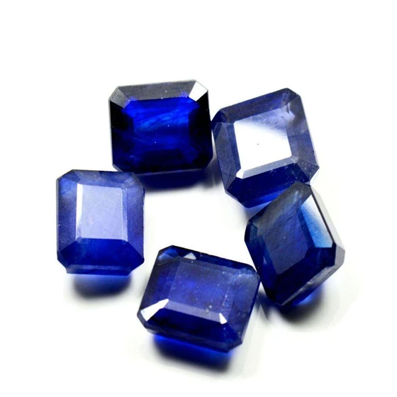 square-sapphire-gemstone-1.webp