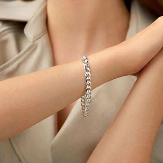 women-silver-bracelet-1.webp