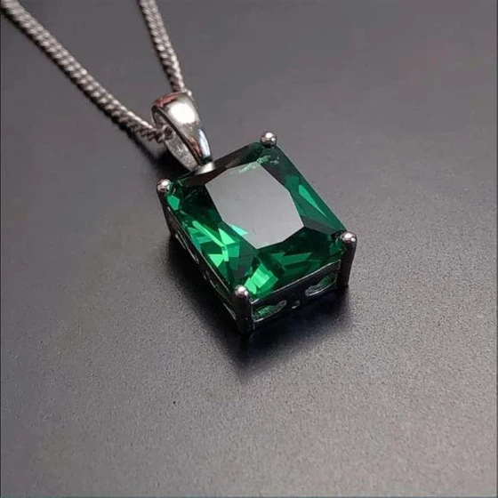 green-stone-silver-pendant-2.webp