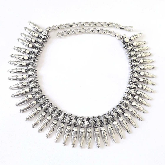 polished-silver-necklace-1.webp