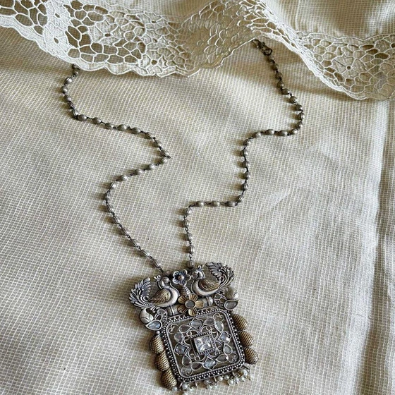metal-statement-necklace-1.webp