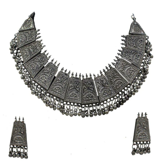 womens-metal-necklace-2.webp