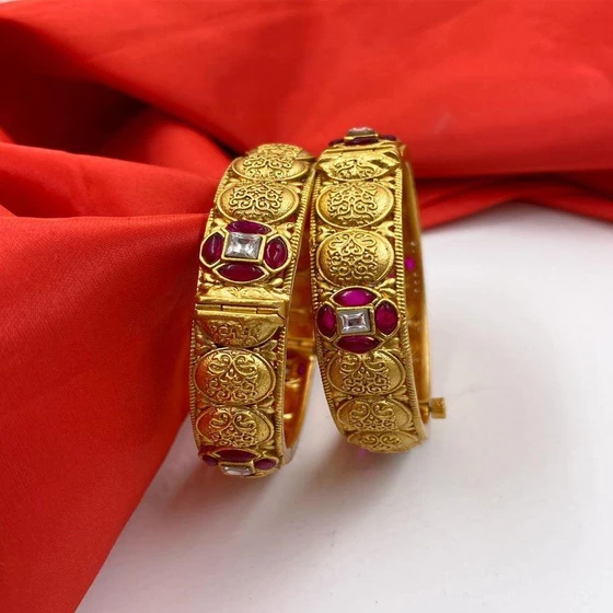 designed-imitation-bracelet-2.webp