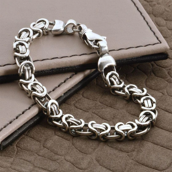 silver-chain-bracelets-2.webp