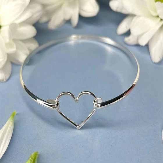 structured-silver-bracelets-2.webp