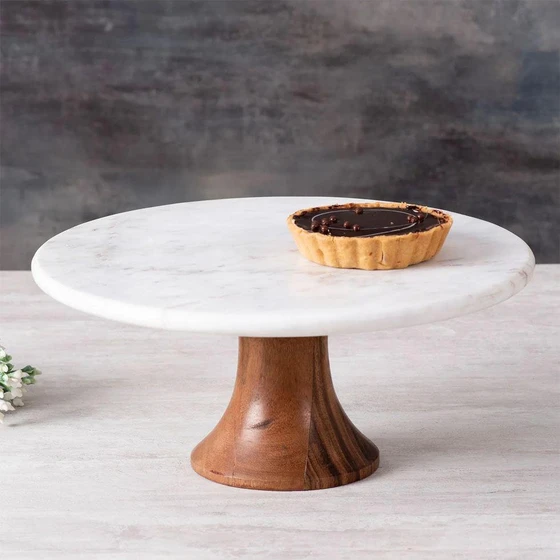 marble-stand-cake-2.webp
