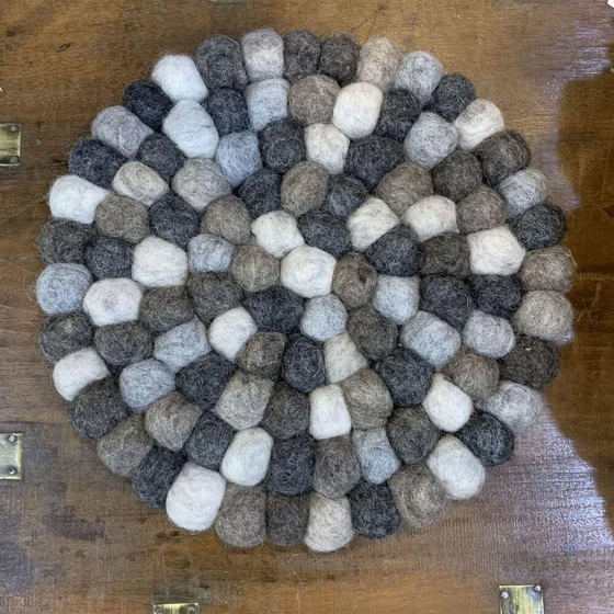 pebbles-felt-coaster-2.webp