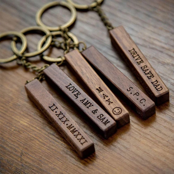 wooden-engraved-keychains-1.webp