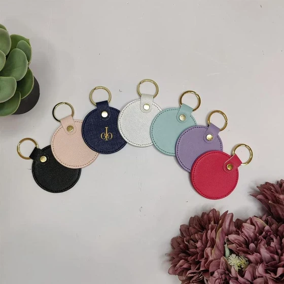 round-leather-keychain-1.webp