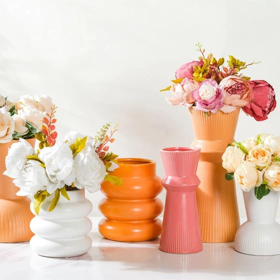 antique-plastic-flower-vase-1.webp