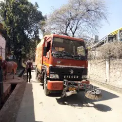 Bosler BT-2100 truck mounted ride on Road sweeping machine, Engine Type Diesel BS4