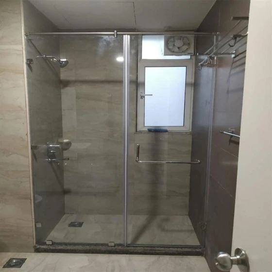 plain-shower-glass-partition-2.webp