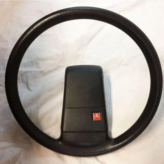 single-spoke-steering-wheel-2.webp