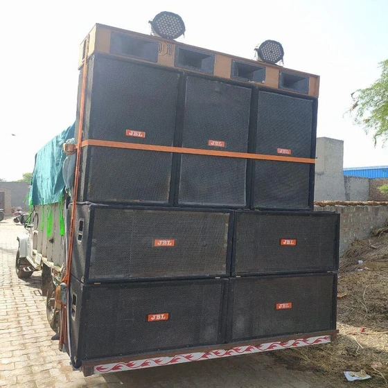 roadshow-dj-setup-rental-service-2.webp