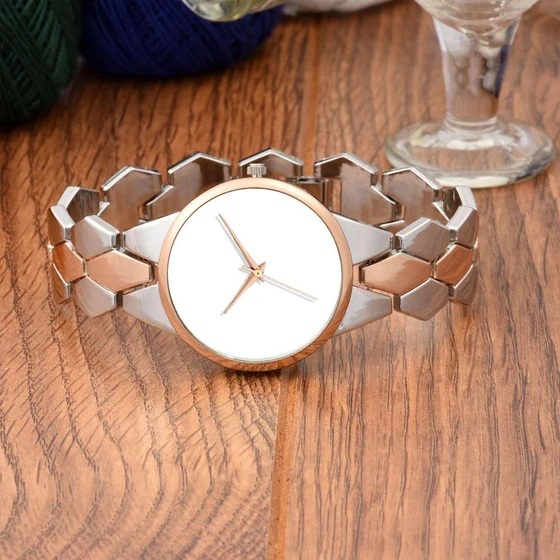 metal-strap-stylish-wrist-watch-2.webp