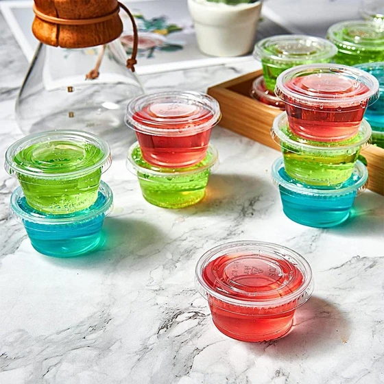 plastic-shot-glasses-with-lids-2.webp