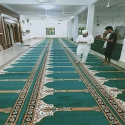 Acrylic Mosque Carpet Roll Anti Skid Feature