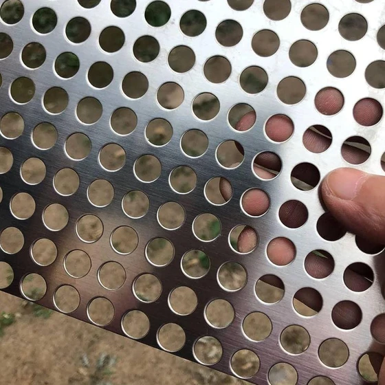 glossy-ss-perforated-sheet-2.webp
