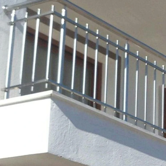 silver-balcony-railing-2.webp