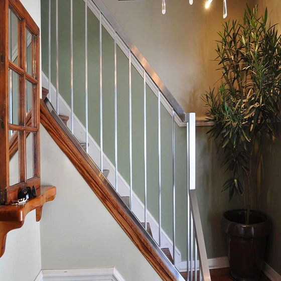 interior-staircase-railing-2.webp