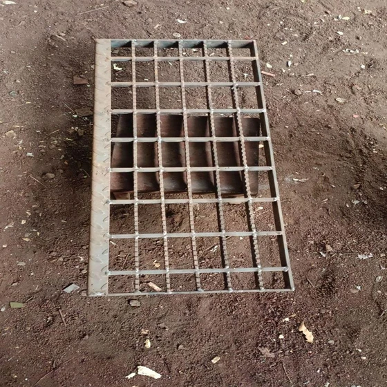 surface-drainage-gratings-2.webp
