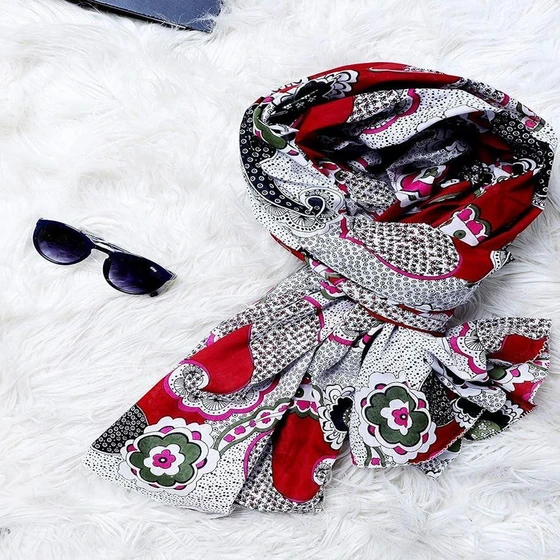 women-trendy-scarves-2.webp
