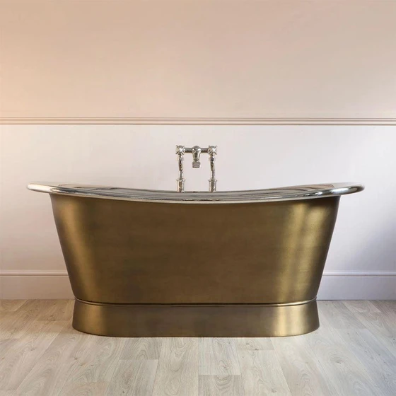 brass-golden-bathtub-2.webp