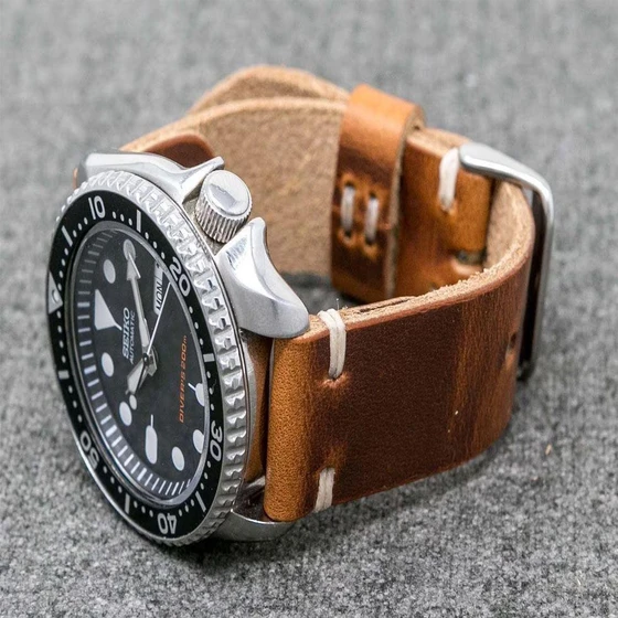 strap-leather-watch-2.webp