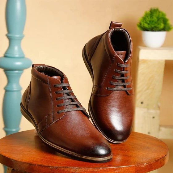 toe-brown-round-boots-2.webp