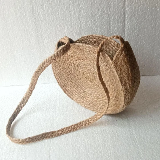 round-jute-bag-2.webp