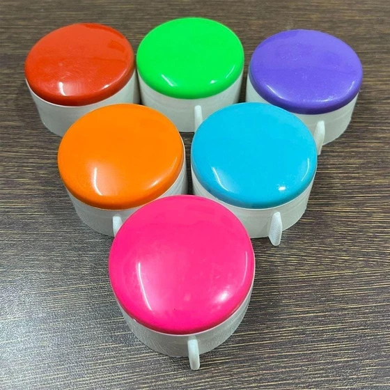 custom-plastic-cap-2.webp